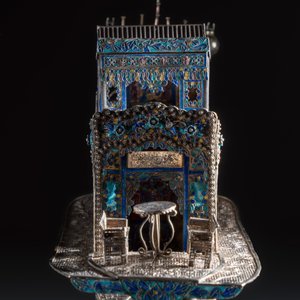 A Chinese enamelled silver model of a boat on a wooden stand — 照片 10