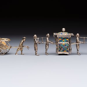 A Chinese enamelled silver model of four bearers and a silver model of a bearer, Guang Sheng Yuan 廣生源 and Yan Ji 衍記 mark, 19th C. — foto 2