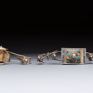 A Chinese enamelled silver model of four bearers and a silver model of a bearer, Guang Sheng Yuan 廣生源 and Yan Ji 衍記 mark, 19th C. — foto 6
