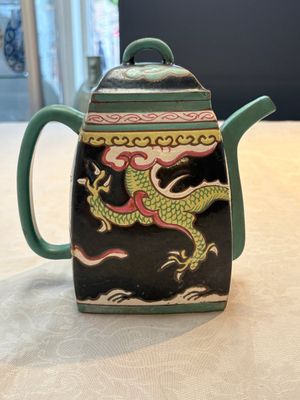 A Chinese enamelled Yixing stoneware 'dragon' teapot, 18/19th C. — photo 1