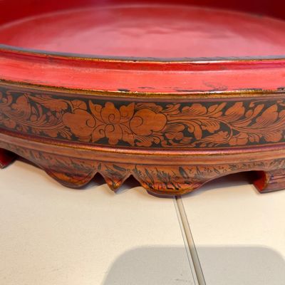 A Chinese enamelled Yixing stoneware nine-piece 'peonies' sweetmeat set on a Southeast Asian lacquer tray, 19th C. — foto 21