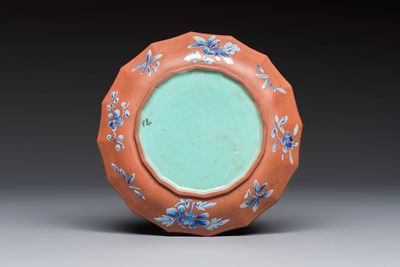 A Chinese enamelled Yixing stoneware nine-piece 'peonies' sweetmeat set on a Southeast Asian lacquer tray, 19th C. — foto 3