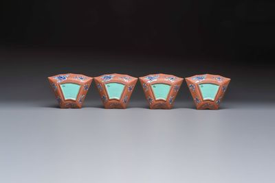 A Chinese enamelled Yixing stoneware nine-piece 'peonies' sweetmeat set on a Southeast Asian lacquer tray, 19th C. — foto 5