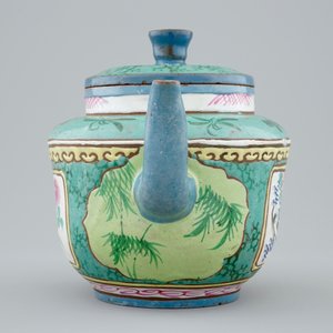 A Chinese enamelled Yixing teapot and cover, 19th C. — 照片 3