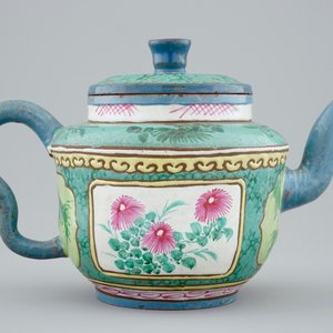 A Chinese enamelled Yixing teapot and cover, 19th C. — 照片 4