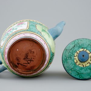 A Chinese enamelled Yixing teapot and cover, 19th C. — 照片 7