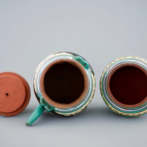 A Chinese enamelled Yixing teapot and cover with a small storage jar, 19th C. — 照片 6