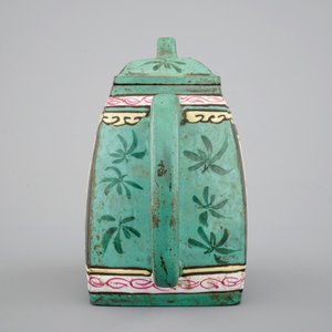 Een Chinese beschilderde Yixing theepot, 18/19e eeuw — foto 3