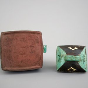 Een Chinese beschilderde Yixing theepot, 18/19e eeuw — foto 6