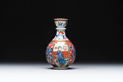 A Chinese English-decorated blue and white garlic-mouth vase, Kangxi