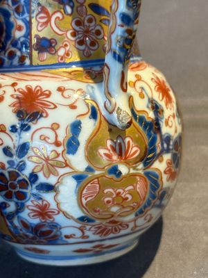 A Chinese English-decorated blue and white jug and cover, Kangxi — foto 11