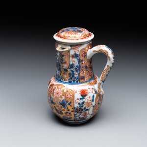 A Chinese English-decorated blue and white jug and cover, Kangxi — foto 1