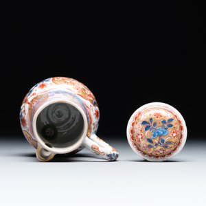 A Chinese English-decorated blue and white jug and cover, Kangxi — foto 6