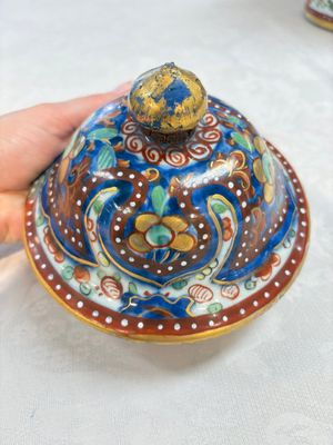 A Chinese English-decorated blue and white vase and cover, Kangxi — 照片 16