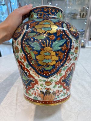 A Chinese English-decorated blue and white vase and cover, Kangxi — 照片 6