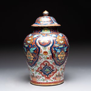 A Chinese English-decorated blue and white vase and cover, Kangxi — 照片 4