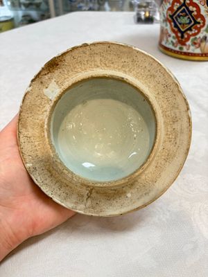 A Chinese English-decorated blue and white vase and cover, Kangxi — photo 17