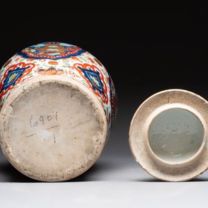 A Chinese English-decorated blue and white vase and cover, Kangxi — photo 6