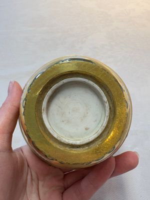 A Chinese European-decorated gilt bronze-mounted blue and white reticulated bowl, Transitional period — photo 13