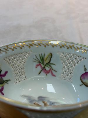 A Chinese European-decorated gilt bronze-mounted blue and white reticulated bowl, Transitional period — photo 10
