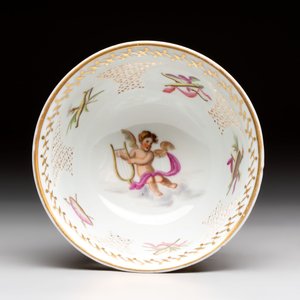 A Chinese European-decorated gilt bronze-mounted blue and white reticulated bowl, Transitional period — photo 6
