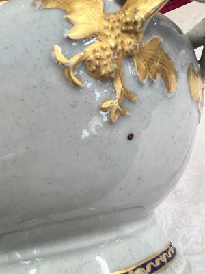 A Chinese export blue-and-orange-enamelled gilt-decorated covered tureen and stand with a Catholic Marian emblem, Jiaqing — photo 21
