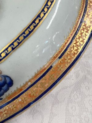 A Chinese export blue-and-orange-enamelled gilt-decorated covered tureen and stand with a Catholic Marian emblem, Jiaqing — photo 25