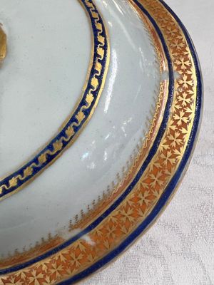 A Chinese export blue-and-orange-enamelled gilt-decorated covered tureen and stand with a Catholic Marian emblem, Jiaqing — photo 29
