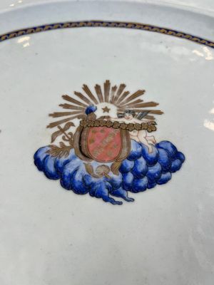 A Chinese export blue-and-orange-enamelled gilt-decorated covered tureen and stand with a Catholic Marian emblem, Jiaqing — photo 3