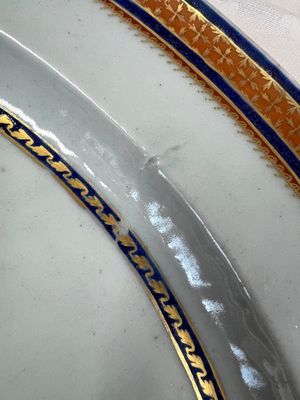A Chinese export blue-and-orange-enamelled gilt-decorated covered tureen and stand with a Catholic Marian emblem, Jiaqing — photo 4