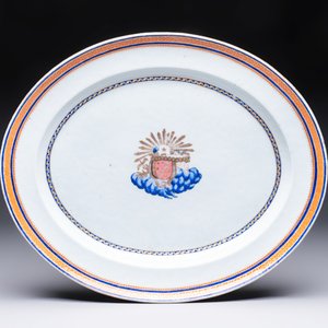 A Chinese export blue-and-orange-enamelled gilt-decorated covered tureen and stand with a Catholic Marian emblem, Jiaqing — photo 2
