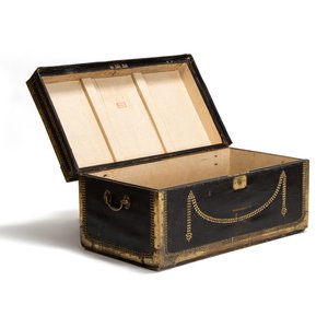 A Chinese export brass-bound black leather travel trunk, 19th C. — photo 2