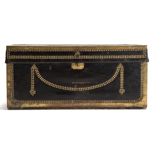 A Chinese export brass-bound black leather travel trunk, 19th C. — photo 3