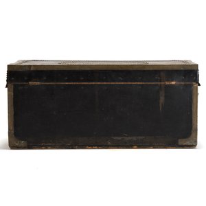 A Chinese export brass-bound black leather travel trunk, 19th C. — photo 5