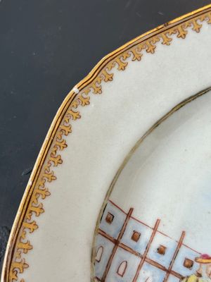 A Chinese export famille rose 'Building of the Temple of Solomon' plate, Qianlong, ca. 1760 — 照片 2