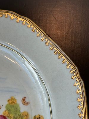 A Chinese export famille rose 'Building of the Temple of Solomon' plate, Qianlong, ca. 1760 — 照片 4