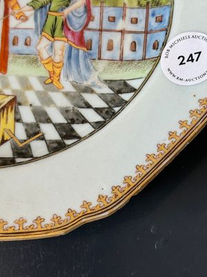 A Chinese export famille rose 'Building of the Temple of Solomon' plate, Qianlong, ca. 1760 — 照片 6
