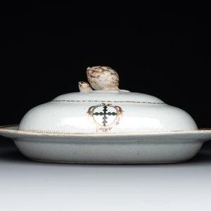 A Chinese export famille rose covered tureen and an oval dish with strainer, Jiaqing — photo 12
