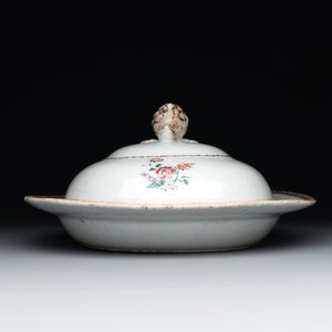 A Chinese export famille rose covered tureen and an oval dish with strainer, Jiaqing — photo 13