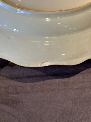 A Chinese export famille rose dish with a crowned coat of arms of the King's Club for the Danish market, Qianlong — 照片 8