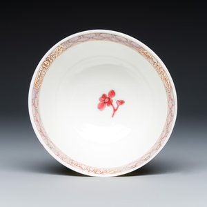 A Chinese export famille rose 'European Subject' tea bowl and saucer — photo 8