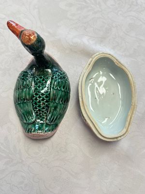 A Chinese export famille rose goose-form tureen and stand, Qianlong — photo 11