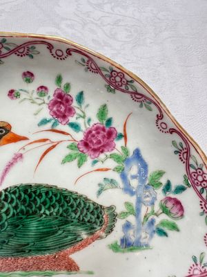A Chinese export famille rose goose-form tureen and stand, Qianlong — photo 29