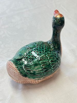 A Chinese export famille rose goose-form tureen and stand, Qianlong — photo 3