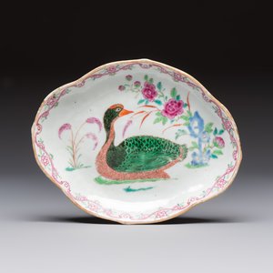 A Chinese export famille rose goose-form tureen and stand, Qianlong — photo 2