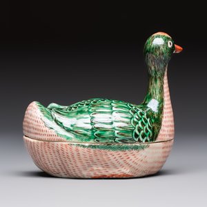 A Chinese export famille rose goose-form tureen and stand, Qianlong — photo 6