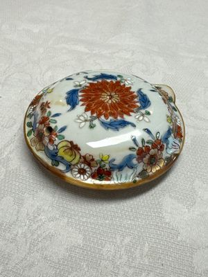 A Chinese export famille rose 'Xi Xiang Ji' jug and cover, Yongzheng/Qianlong — photo 18