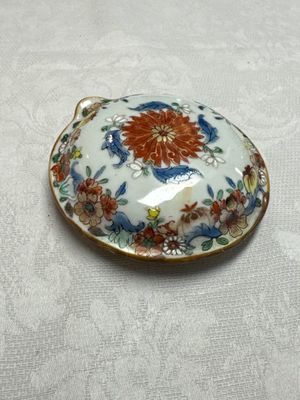 A Chinese export famille rose 'Xi Xiang Ji' jug and cover, Yongzheng/Qianlong — photo 20