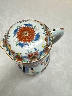 A Chinese export famille rose 'Xi Xiang Ji' jug and cover, Yongzheng/Qianlong — photo 5