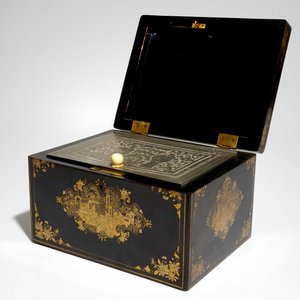 A Chinese export gilt lacquer tea box, 19th C. — photo 2
